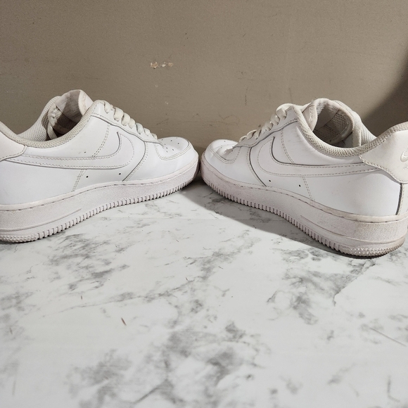 Nike Air Force 1 '07 Low Triple White Athletic Shoes CW2288-111 Size 25.5 Cm 8.5 - Picture 6 of 8